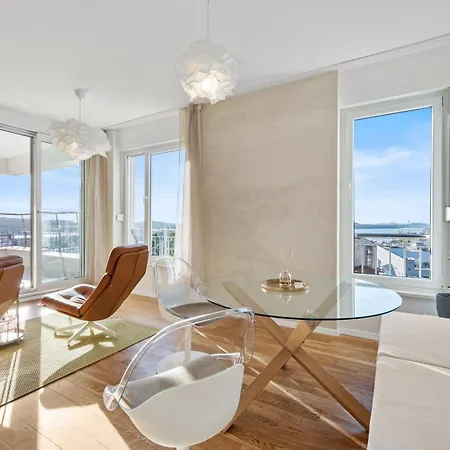 65 Sea View & Underground Garage Parking Шибеник