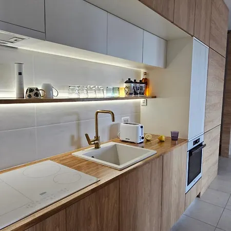 65 Sea View & Garage Parking *