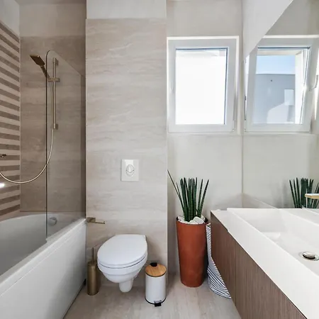 65suite Mediterranean Sea View & Underground Garage