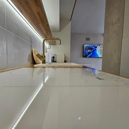 65 Sea View & Underground Garage Parking Apartamento