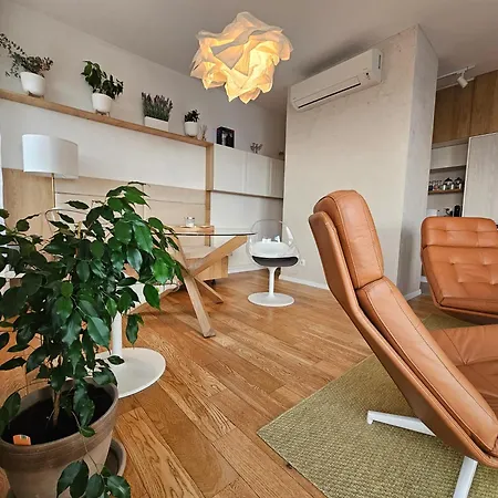 65 Sea View & Underground Garage Parking Шибеник