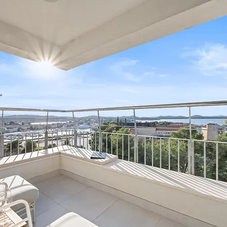 65 Sea View & Underground Garage Parking Apartman Sibenik