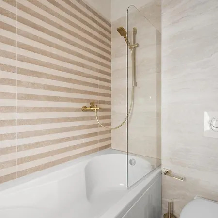 65 Sea View & Underground Garage Parking Apartamento