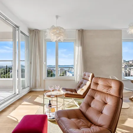 65 Sea View & Underground Garage Parking Apartamento